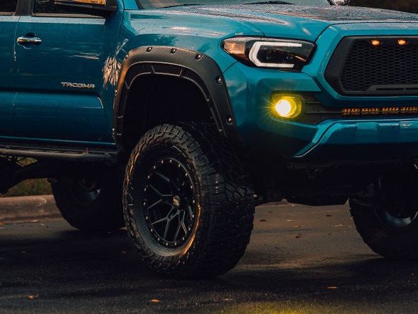 Roda e pneu off-road de picape